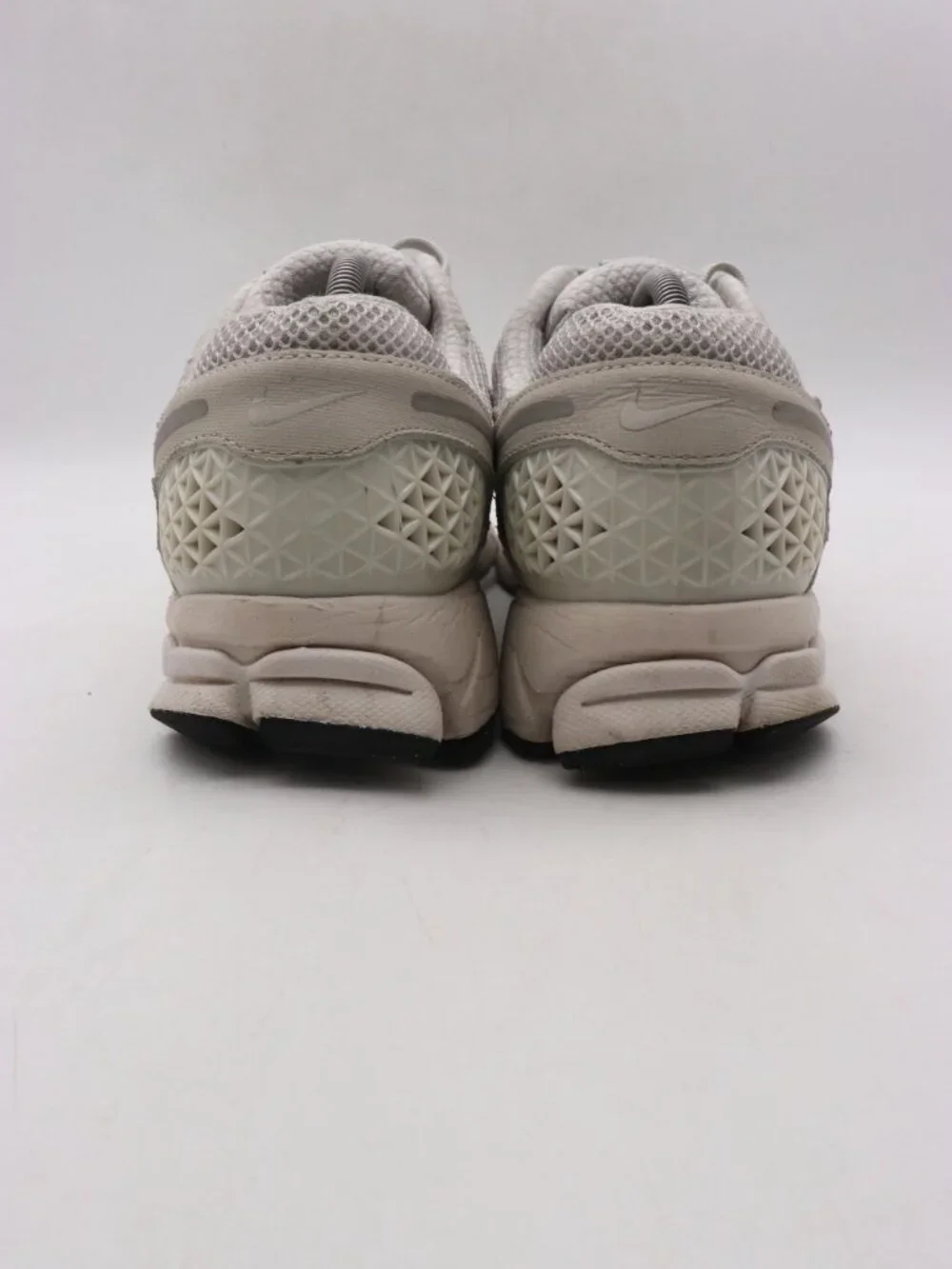 Nike Zoom Vomero 5 Men's Size 11 Gray Athletic Running Walking Shoes Sneakers